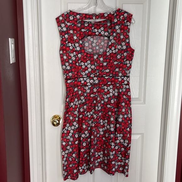 Cute Flower Dress - Picture 2 of 2